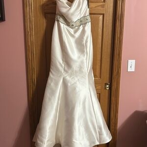 NWT Tara Keely by Lazaro Ivory Bridal gown. Never worn or altered.